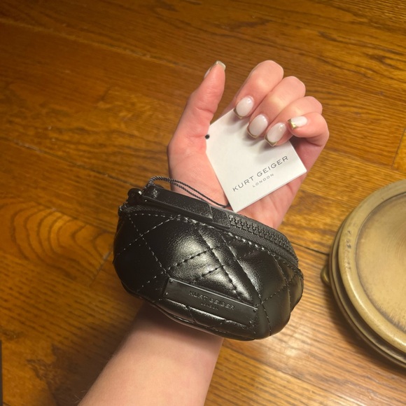 LOW START ✨NIB w/tag. Kurt Geiger Brixton Quilted Black leather Wristlet. - Picture 6 of 12
